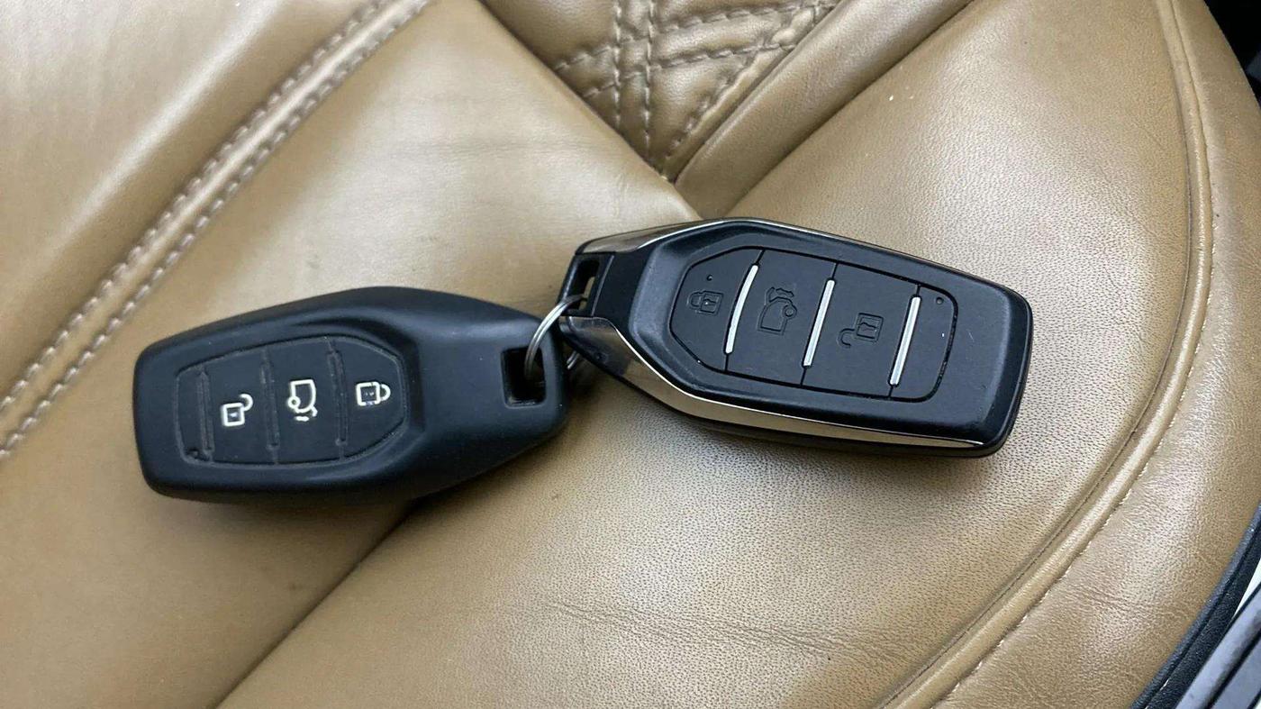 2020 Mahindra XUV500 W11 AT, Diesel, Automatic, 57,774 km, Key Close Up