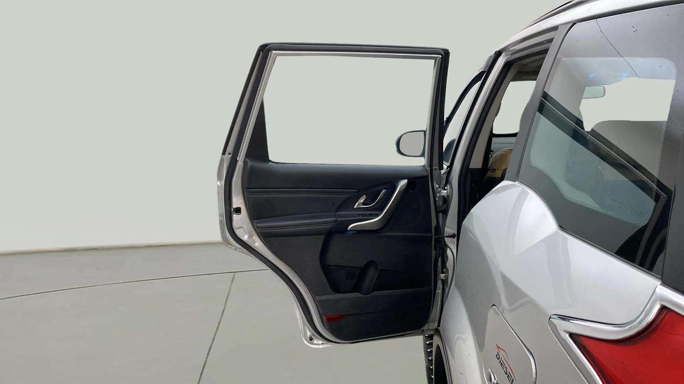 2020 Mahindra XUV500 W11 AT, Diesel, Automatic, 57,774 km, LHS Rear Door