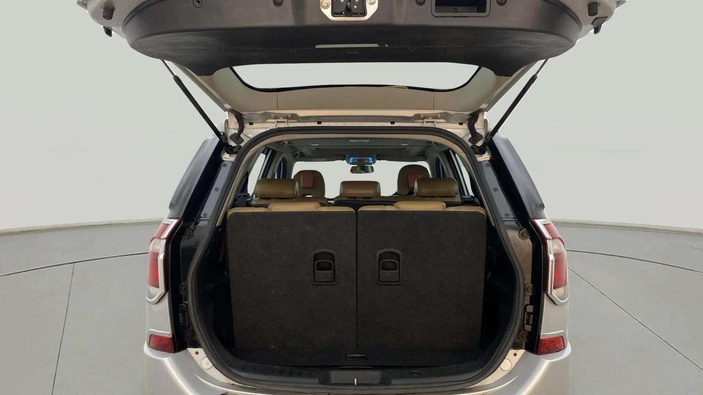 2020 Mahindra XUV500 W11 AT, Diesel, Automatic, 57,774 km, Boot Open Zoomed View