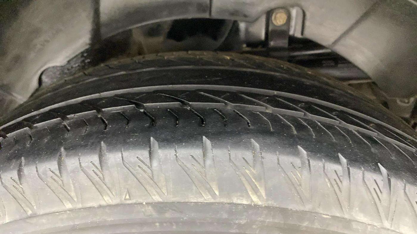 2020 Mahindra XUV500 W11 AT, Diesel, Automatic, 57,774 km, Left Rear Tyre Tread