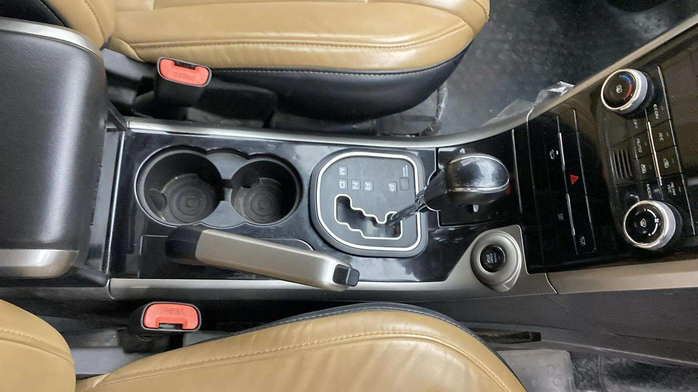 2020 Mahindra XUV500 W11 AT, Diesel, Automatic, 57,774 km, Gear Lever