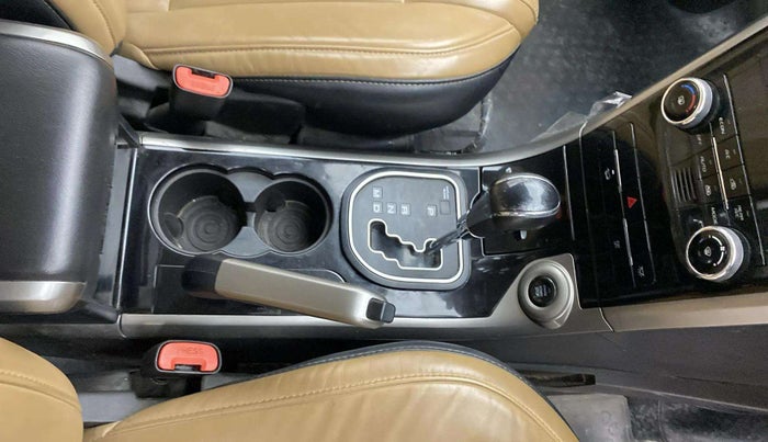 2020 Mahindra XUV500 W11 AT, Diesel, Automatic, 56,899 km, Gear Lever