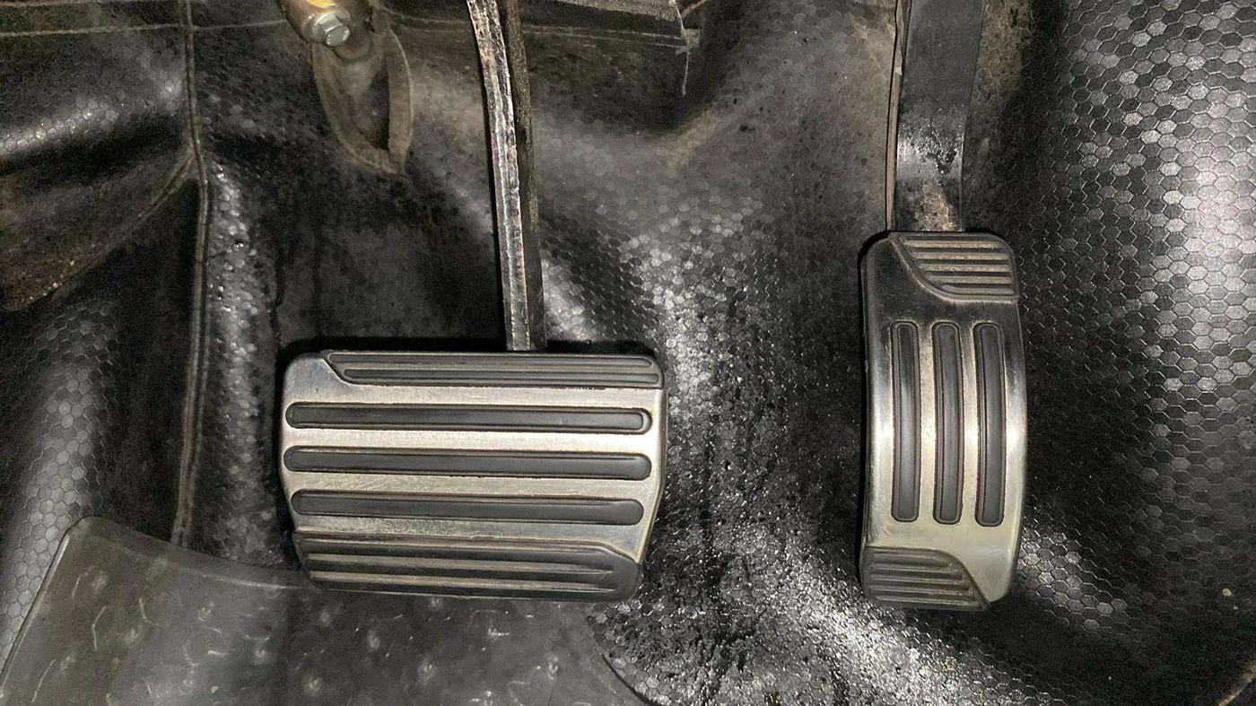2020 Mahindra XUV500 W11 AT, Diesel, Automatic, 57,774 km, Pedals