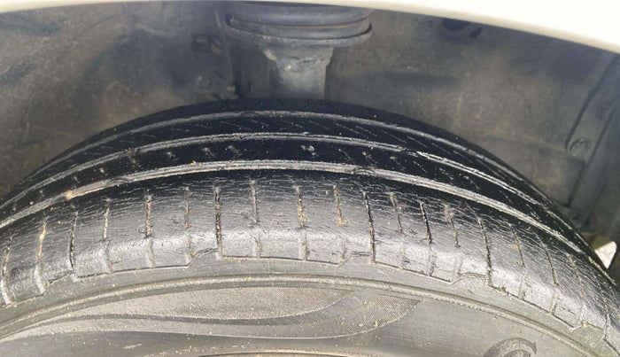 2015 Maruti Wagon R 1.0 VXI, Petrol, Manual, 60,778 km, Right Front Tyre Tread
