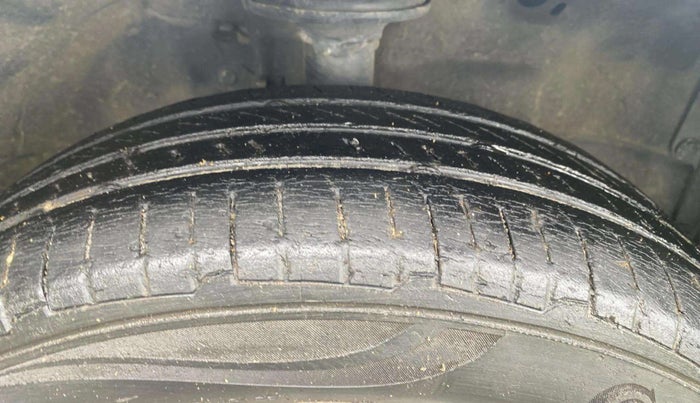 2015 Maruti Wagon R 1.0 VXI, Petrol, Manual, 60,778 km, Left Front Tyre Tread