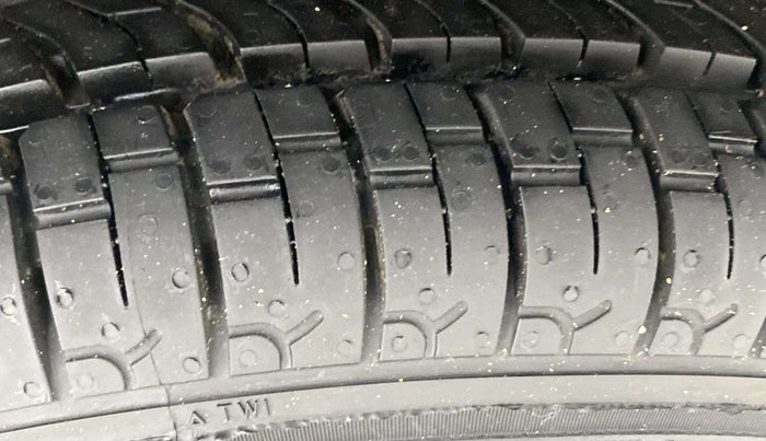 2017 Maruti Alto 800 LXI, Petrol, Manual, 14,040 km, Right Rear Tyre Tread