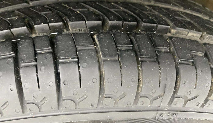 2017 Maruti Alto 800 LXI, Petrol, Manual, 14,040 km, Left Front Tyre Tread