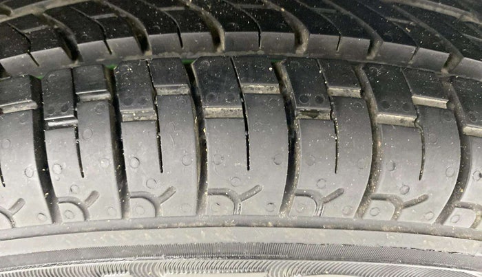 2017 Maruti Alto 800 LXI, Petrol, Manual, 14,040 km, Left Rear Tyre Tread