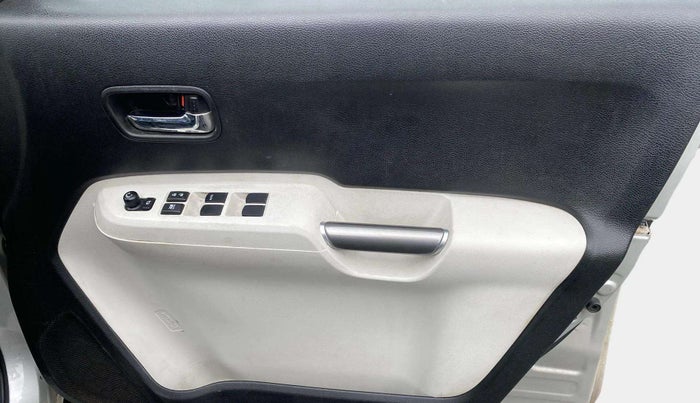 2022 Maruti IGNIS ZETA 1.2, Petrol, Manual, 36,974 km, Driver Side Door Panels Control