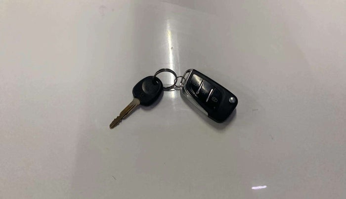 2022 Hyundai AURA E 1.2, Petrol, Manual, 54,480 km, Key Close Up