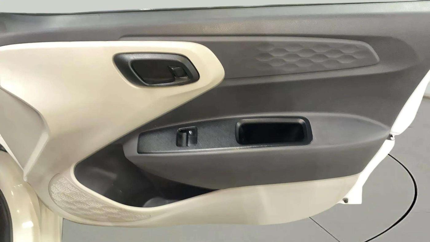 2022 Hyundai AURA E 1.2, Petrol, Manual, 54,532 km, Driver Side Door Panels Control