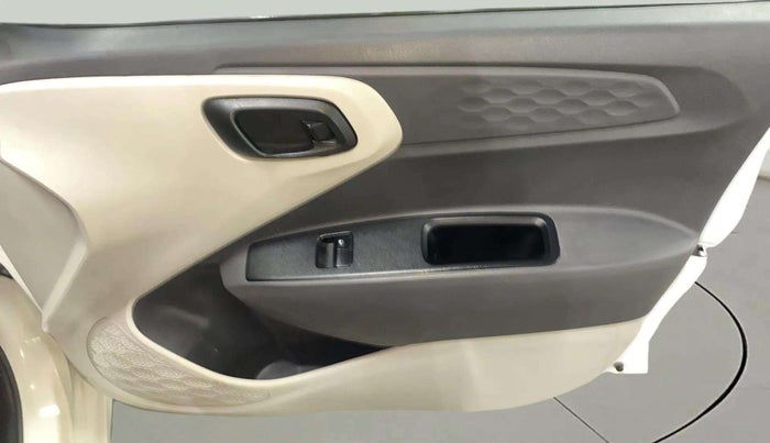2022 Hyundai AURA E 1.2, Petrol, Manual, 54,480 km, Driver Side Door Panels Control