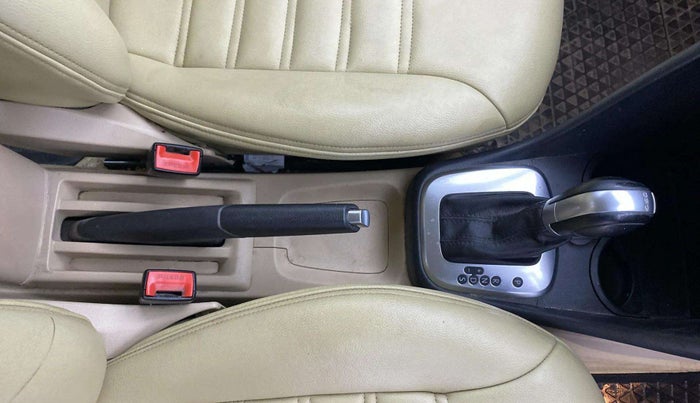 2018 Volkswagen Ameo HIGHLINE DSG 1.5 DIESEL , Diesel, Automatic, 1,27,242 km, Gear Lever