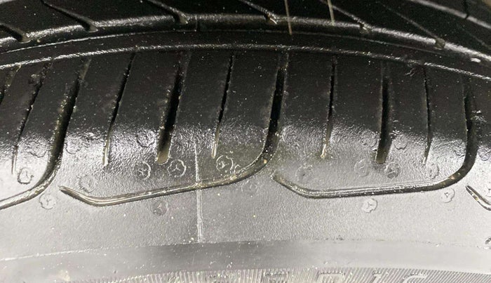 2018 Volkswagen Ameo HIGHLINE DSG 1.5 DIESEL , Diesel, Automatic, 1,27,242 km, Left Front Tyre Tread