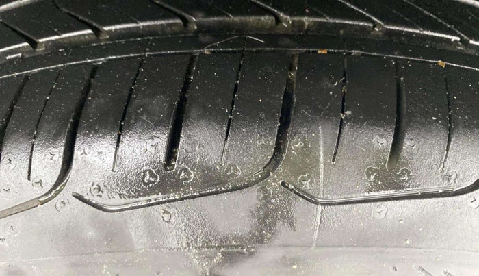 2018 Volkswagen Ameo HIGHLINE DSG 1.5 DIESEL , Diesel, Automatic, 1,27,242 km, Left Rear Tyre Tread