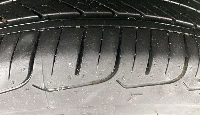 2018 Volkswagen Ameo HIGHLINE DSG 1.5 DIESEL , Diesel, Automatic, 1,27,242 km, Right Rear Tyre Tread
