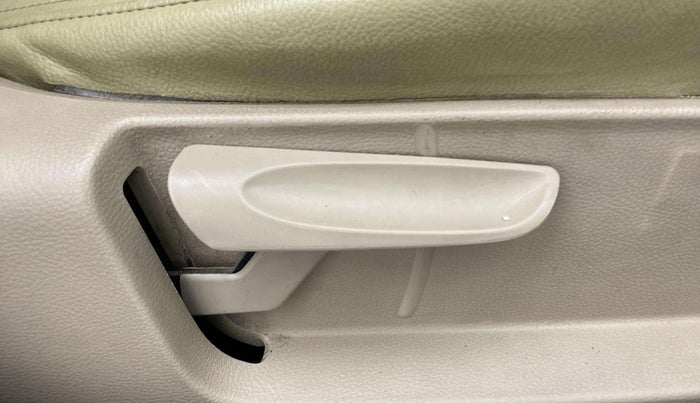 2018 Volkswagen Ameo HIGHLINE DSG 1.5 DIESEL , Diesel, Automatic, 1,27,242 km, Driver Side Adjustment Panel