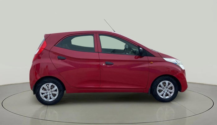 2017 Hyundai Eon MAGNA +, Petrol, Manual, 1,35,843 km, Right Side View