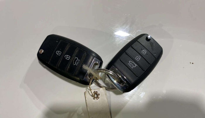 2020 KIA SONET HTK PLUS 1.0 IMT, Petrol, Manual, 46,986 km, Key Close Up
