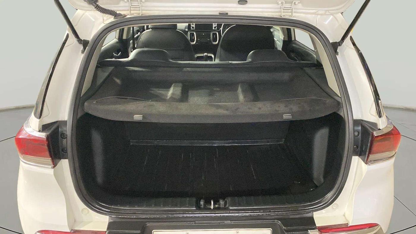 2020 KIA SONET HTK PLUS 1.0 IMT, Petrol, Manual, 47,119 km, Boot Inside
