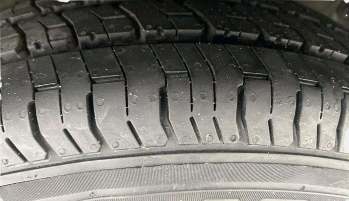 2016 Hyundai i10 MAGNA 1.1, Petrol, Manual, 65,226 km, Right Rear Tyre Tread