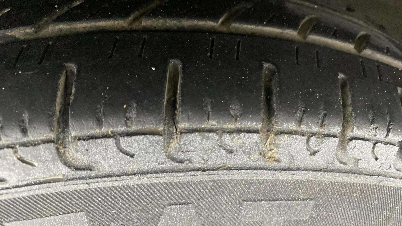 2016 Hyundai i10 MAGNA 1.1, Petrol, Manual, 65,226 km, Left Front Tyre Tread