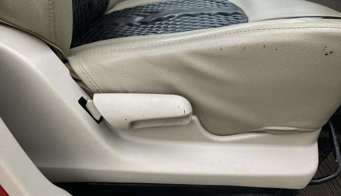 2019 Maruti Celerio VXI (O) CNG, CNG, Manual, 60,369 km, Driver Side Adjustment Panel