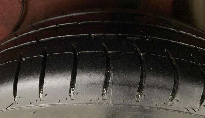 2019 Maruti Celerio VXI (O) CNG, CNG, Manual, 60,369 km, Right Rear Tyre Tread