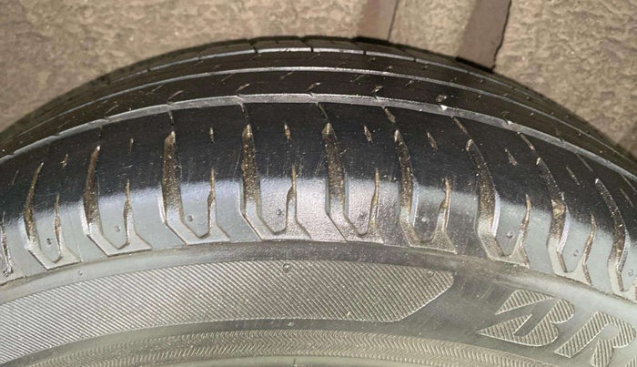 2022 Maruti XL6 ZETA AT, Petrol, Automatic, 26,200 km, Left Rear Tyre Tread