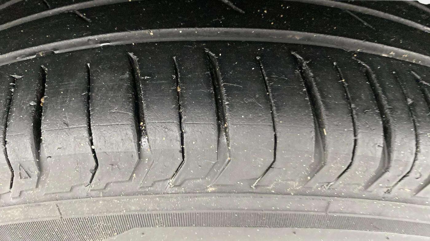 2024 Tata PUNCH ADVENTURE MT, Petrol, Manual, 22,816 km, Left Front Tyre Tread
