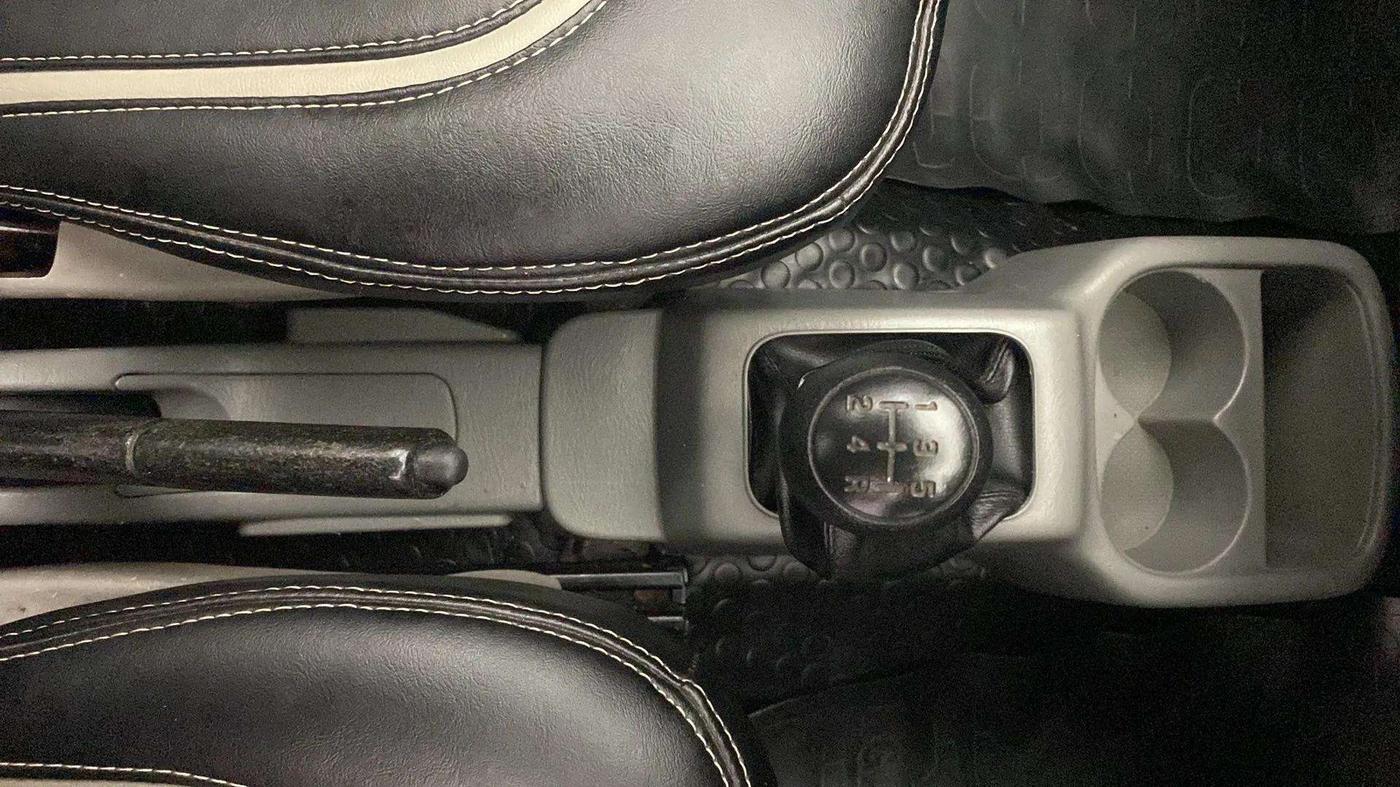 2014 Maruti Alto K10 VXI, Petrol, Manual, 69,885 km, Gear Lever