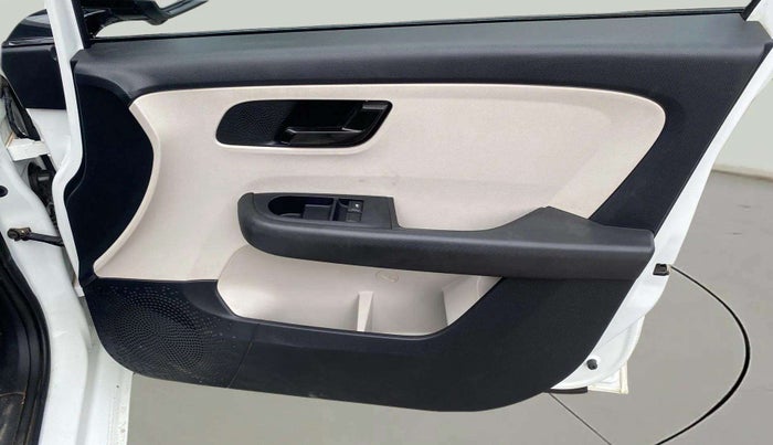 2021 Tata ALTROZ XE PETROL, Petrol, Manual, 25,475 km, Driver Side Door Panels Control