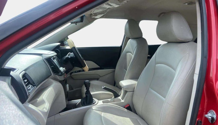 2020 Mahindra XUV300 W8 1.2 PETROL, Petrol, Manual, 55,734 km, Right Side Front Door Cabin
