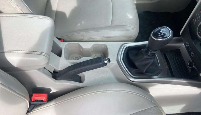 2020 Mahindra XUV300 W8 1.2 PETROL, Petrol, Manual, 55,734 km, Gear Lever