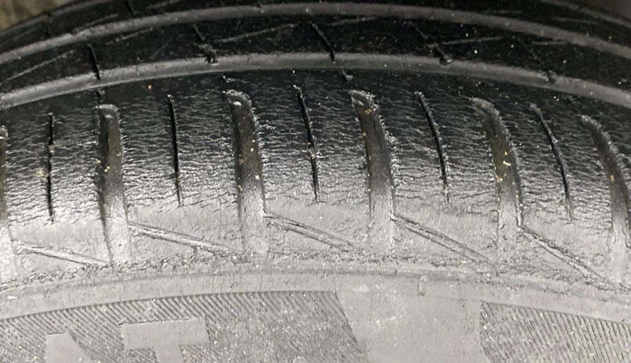 2021 Renault Kwid RXL, Petrol, Manual, 42,242 km, Right Front Tyre Tread