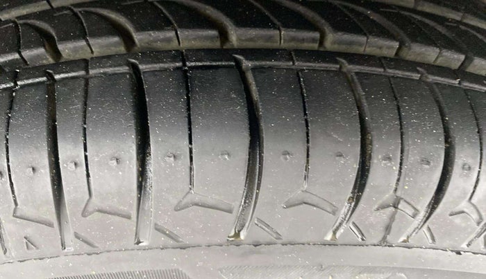 2016 Datsun Redi Go S, Petrol, Manual, 40,773 km, Left Front Tyre Tread