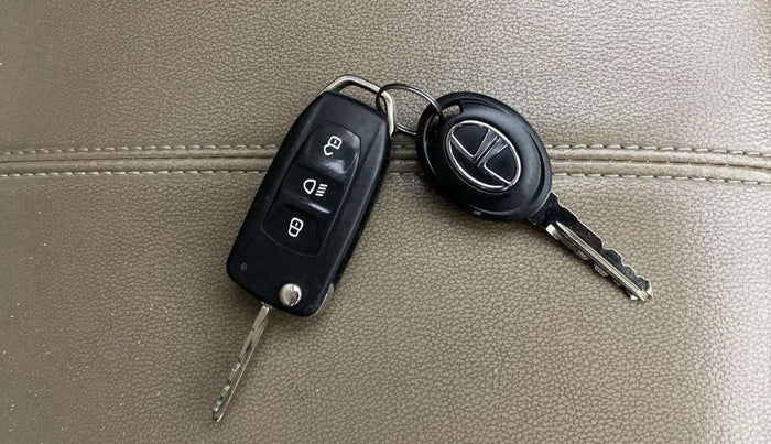 2018 Tata Tiago XZ PETROL, Petrol, Manual, 36,611 km, Key Close Up