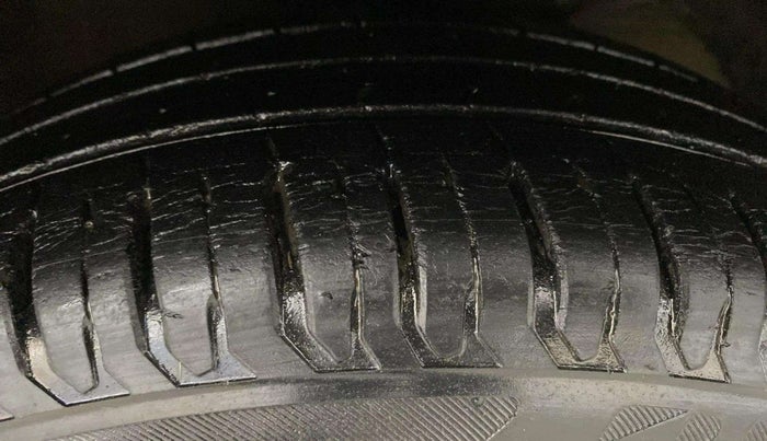 2017 Maruti Dzire ZXI AMT, Petrol, Automatic, 29,432 km, Right Front Tyre Tread