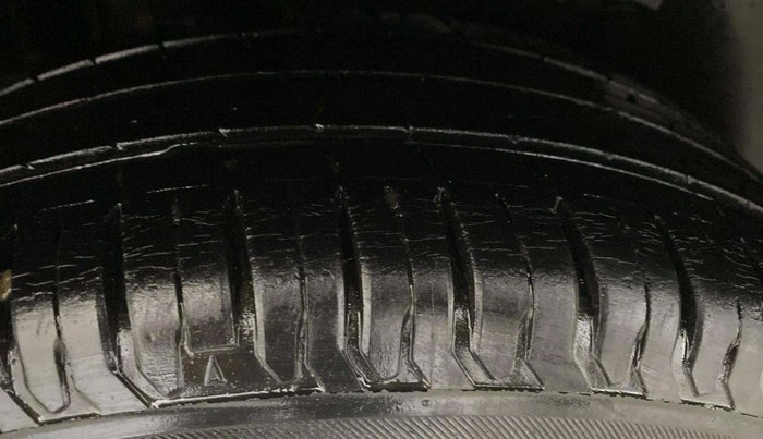 2017 Maruti Dzire ZXI AMT, Petrol, Automatic, 29,432 km, Right Rear Tyre Tread
