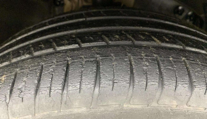 2021 Nissan Kicks XV 1.5, Petrol, Manual, 35,888 km, Right Front Tyre Tread