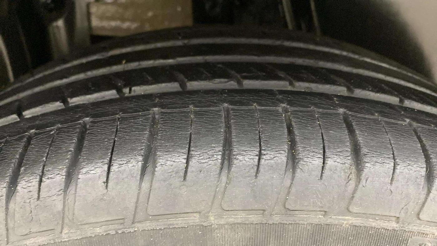 2021 Nissan Kicks XV 1.5, Petrol, Manual, 36,239 km, Right Rear Tyre Tread