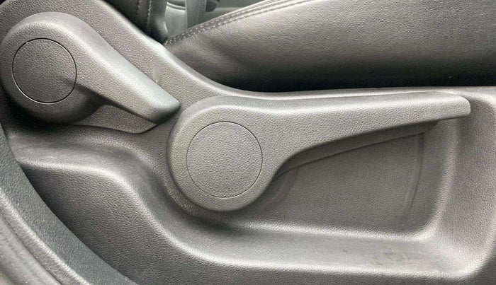 2021 Nissan Kicks XV 1.5, Petrol, Manual, 35,888 km, Driver Side Adjustment Panel