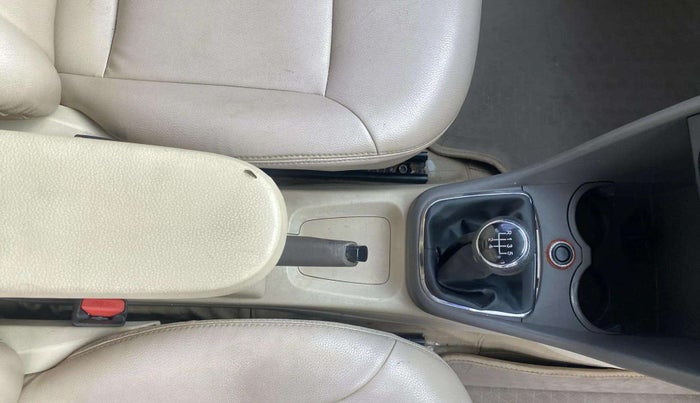 2013 Volkswagen Vento COMFORTLINE 1.6, Petrol, Manual, 69,533 km, Gear Lever