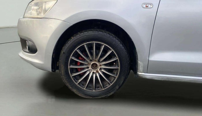 2013 Volkswagen Vento COMFORTLINE 1.6, Petrol, Manual, 69,533 km, Left Front Wheel