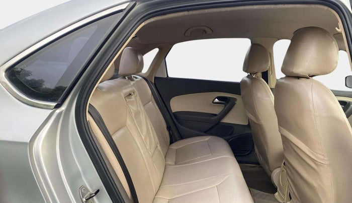 2013 Volkswagen Vento COMFORTLINE 1.6, Petrol, Manual, 69,533 km, Right Side Rear Door Cabin