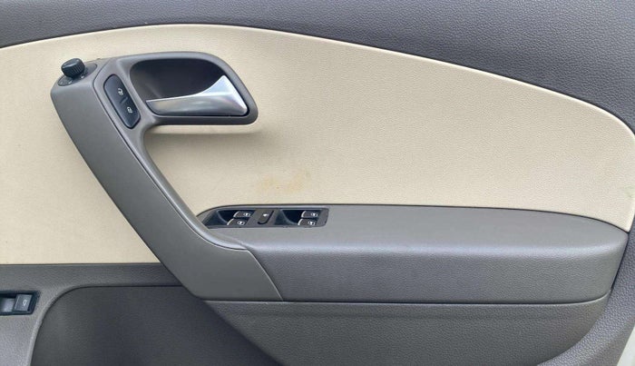 2013 Volkswagen Vento COMFORTLINE 1.6, Petrol, Manual, 69,533 km, Driver Side Door Panels Control