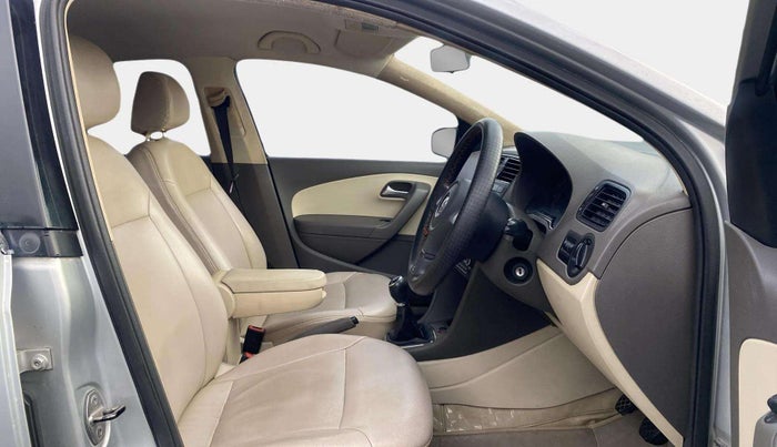 2013 Volkswagen Vento COMFORTLINE 1.6, Petrol, Manual, 69,533 km, Right Side Front Door Cabin