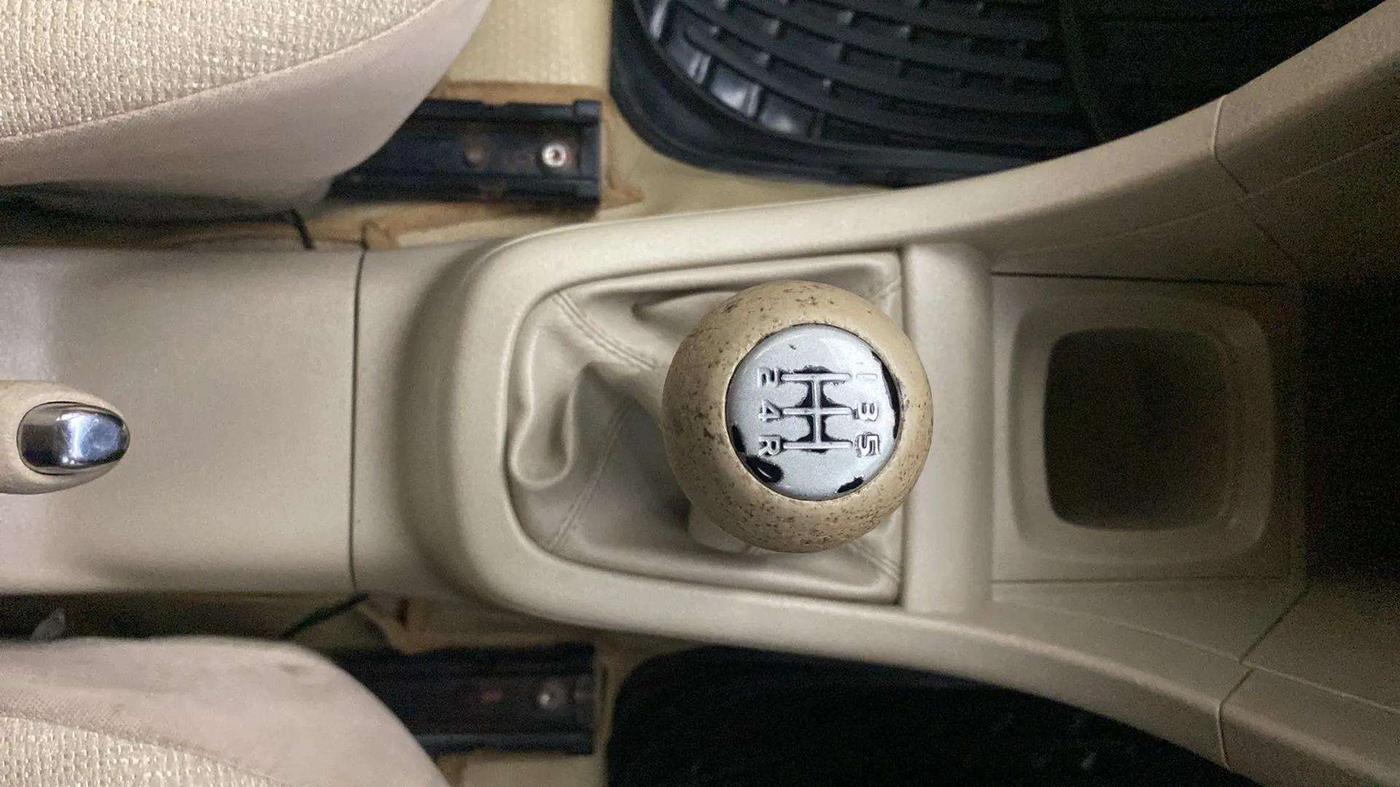 2016 Maruti Swift Dzire VXI (O), Petrol, Manual, 39,390 km, Gear Lever