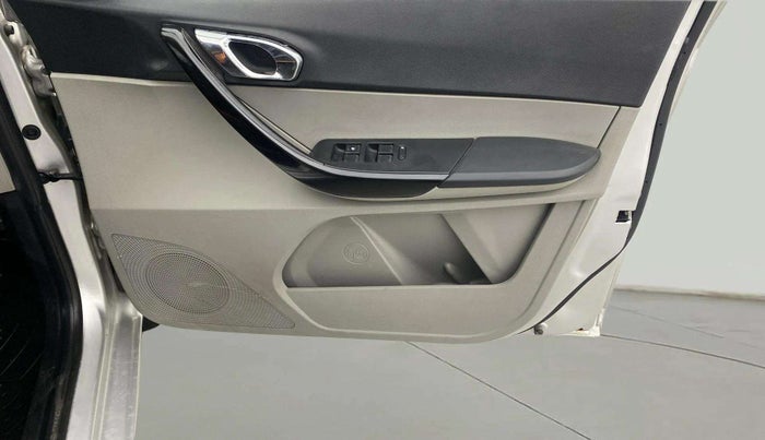 2018 Tata Tiago XZ PETROL, Petrol, Manual, 30,209 km, Driver Side Door Panels Control