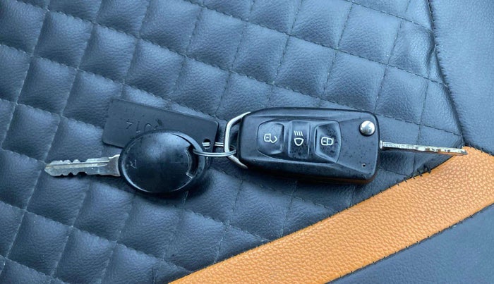 2018 Tata Tiago XZ PETROL, Petrol, Manual, 30,209 km, Key Close Up
